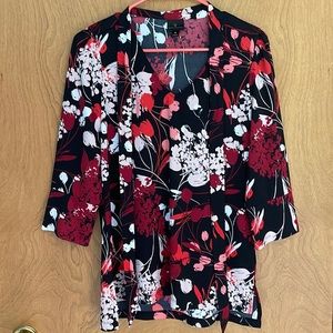 Dressy shirt. Size small. Excellent condition.